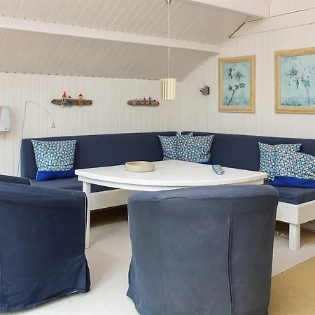 Three-bedroom Holiday In * Hals