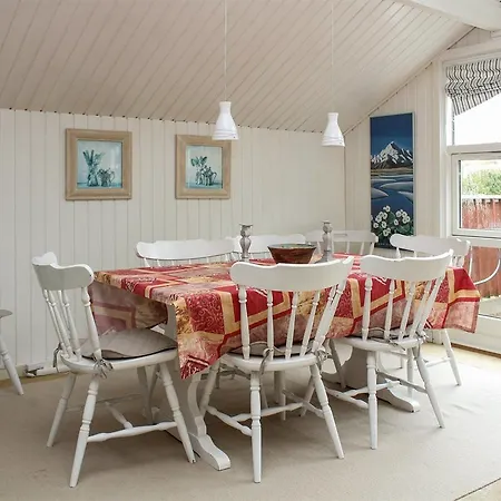 Three-bedroom Holiday In * Hals