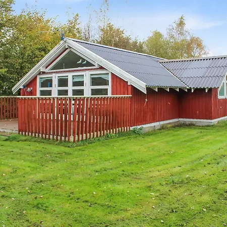 Three-bedroom Holiday In * Hals