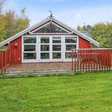 Three-bedroom Holiday In * Hals